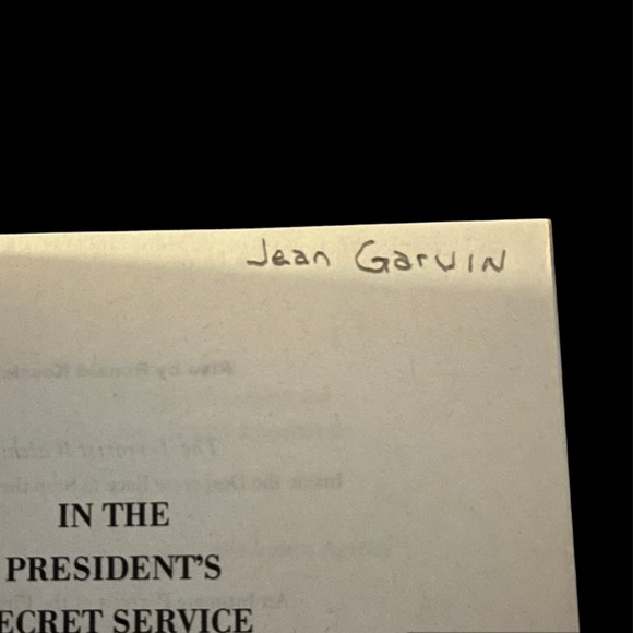 In The President’s Secret Service by Ronald Kessler Glossy Soft-Covered Secrets - Picture 10 of 12